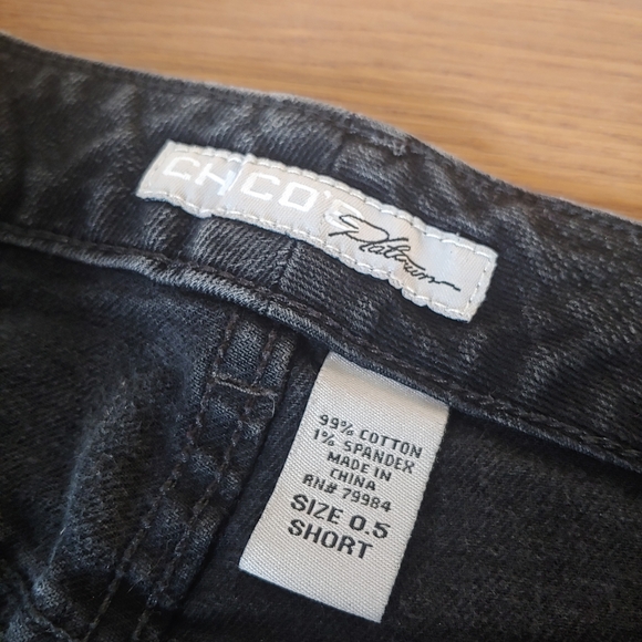 EUC Chicos Platinum Black Denim Straight Slim Leg Short Petite Jeans Pants 0.5 6 - Picture 11 of 16